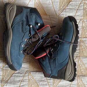 Columbia Women's Teal Blue Suede Lace-Up Hiking Boots size 6